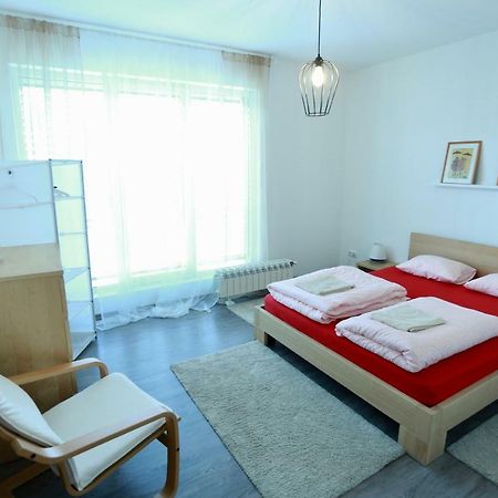 Hôtel Sentis à Oujhorod Extérieur photo