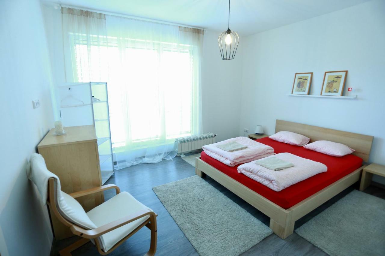 Hôtel Sentis à Oujhorod Extérieur photo