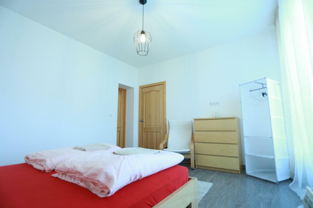Hôtel Sentis à Oujhorod Extérieur photo