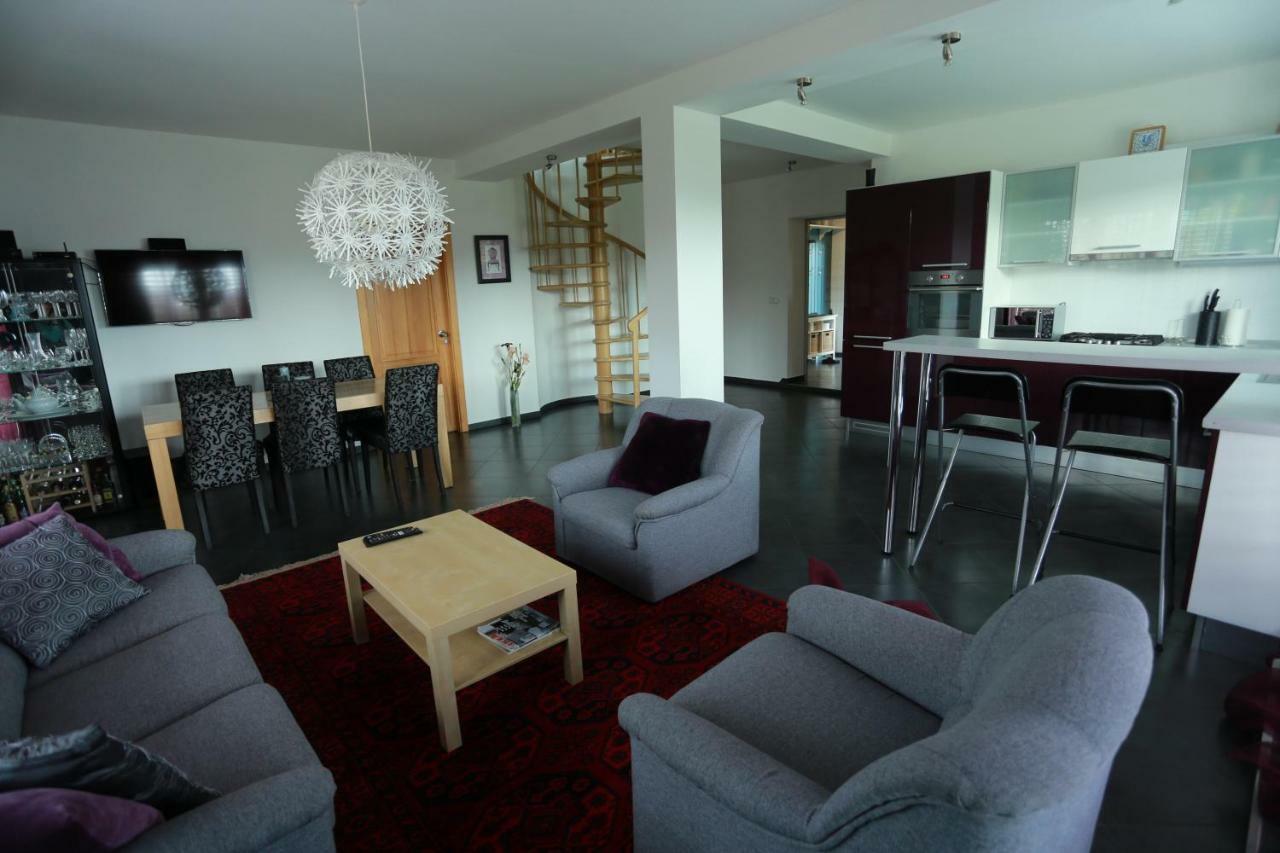 Hôtel Sentis à Oujhorod Extérieur photo